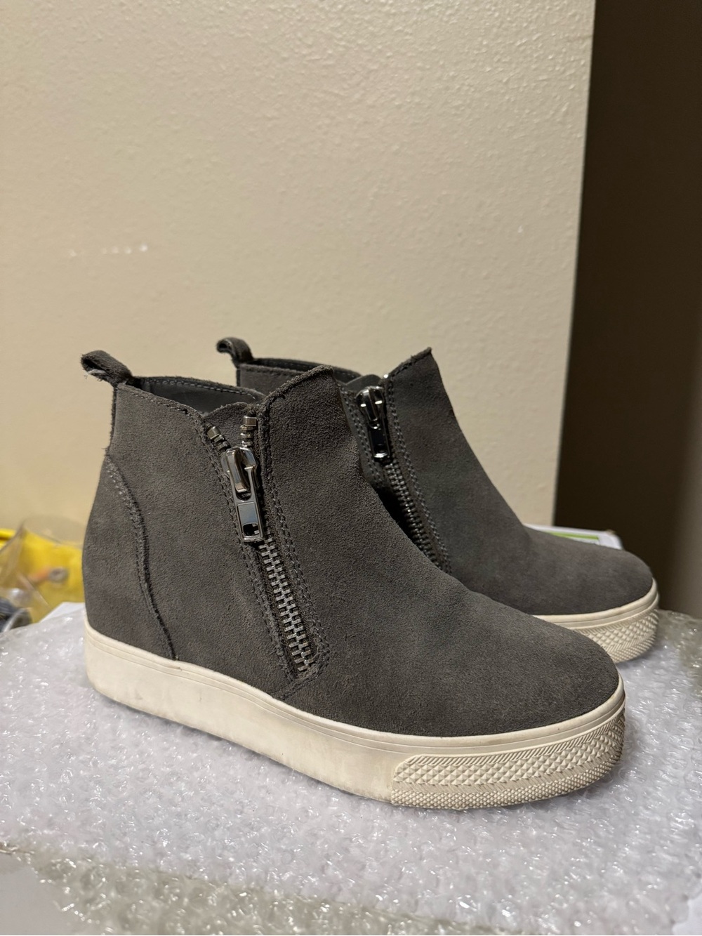 Steve Madden Kids Gray Suede Wedge Boot Sneakers with Side Zipper